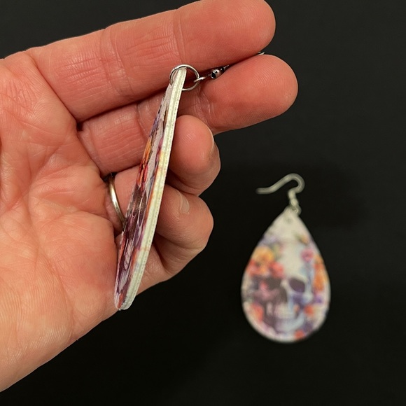 🟢 FREE WITH ANY PURCHASE OVER $10. Skull and Flowers Water Drop Earrings - Picture 2 of 6